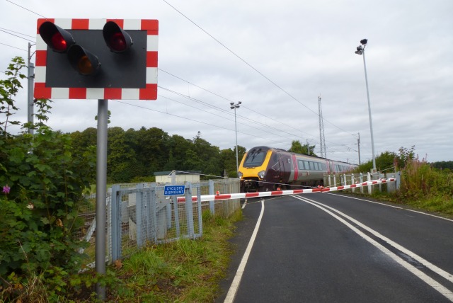 File:Fallodon level crossing - Geograph - 4155117.jpg