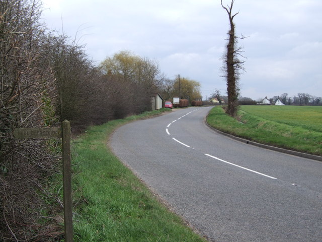 File:Footpath Sign and Fernleigh Farm - Geograph - 356667.jpg