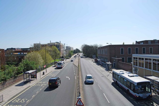 File:Looking South along Northern Road - Geograph - 2395196.jpg