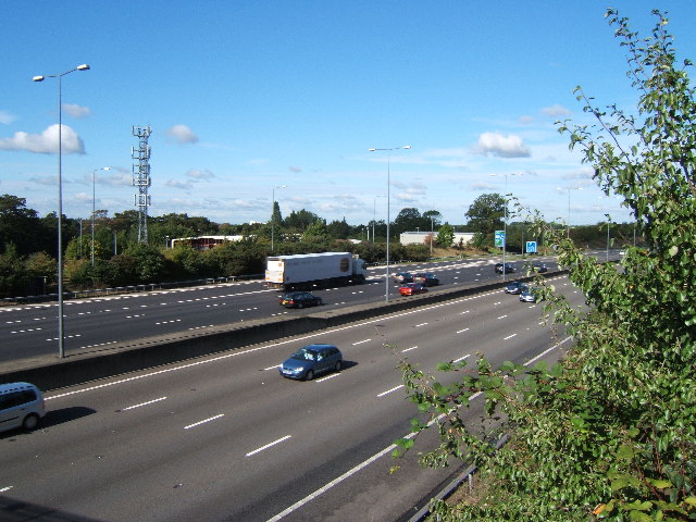 File:M25 from footpath bridge - Geograph - 60216.jpg