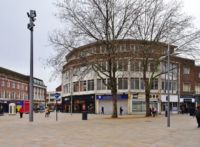 File:King Edward Square, Kingston upon Hull - Geograph - 5688587.jpg