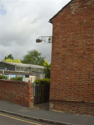 File:Corner Mounted Street Light Southam - Coppermine - 11645.jpg