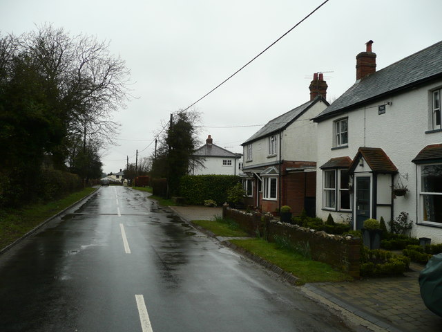File:Cottages in Ballinger Common - Geograph - 741516.jpg