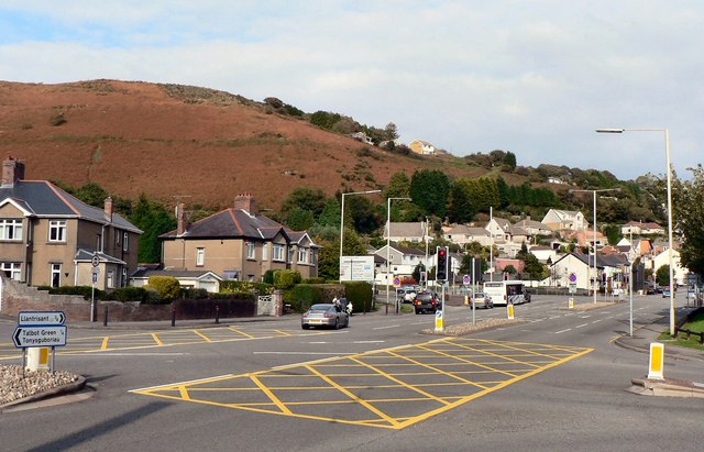 File:Crossroads between Talbot Green and Llantrisant - Geograph - 979700.jpg