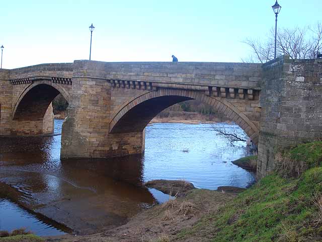 File:Historic bridge over the Tyne - Geograph - 1707298.jpg
