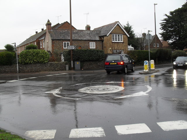 File:Mini-roundabout on the B2140 - Geograph - 1667080.jpg