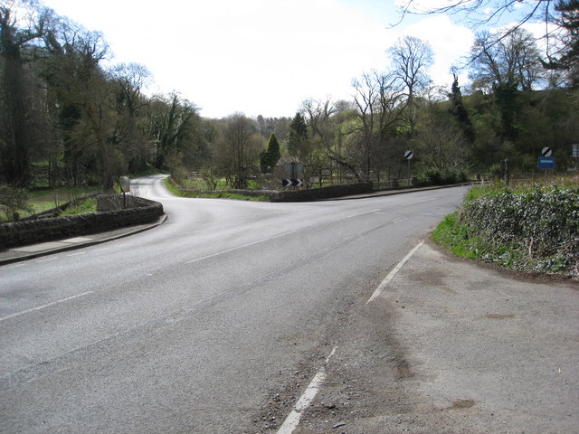 File:Junction of the B5056 and Alport Lane - Geograph - 1241597.jpg
