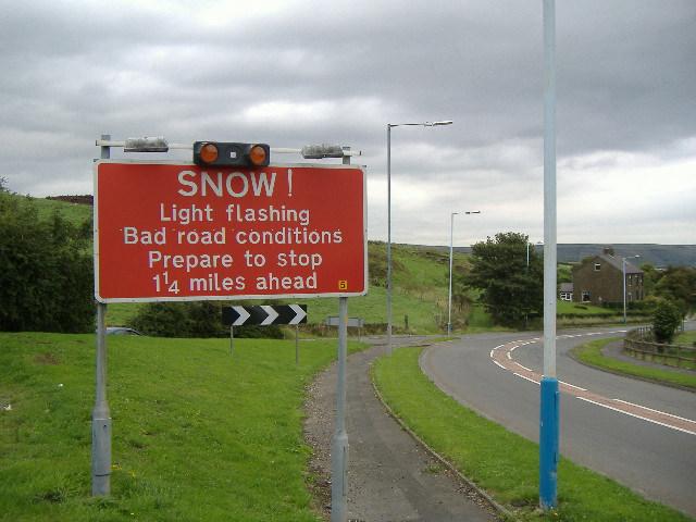 File:A younger SNOW warning sign on the A62 - Coppermine - 7578.JPG