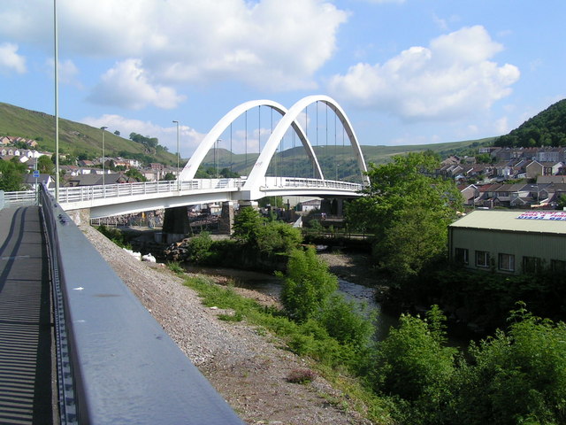 File:Cymmer bridge in Porth - Geograph - 828706.jpg