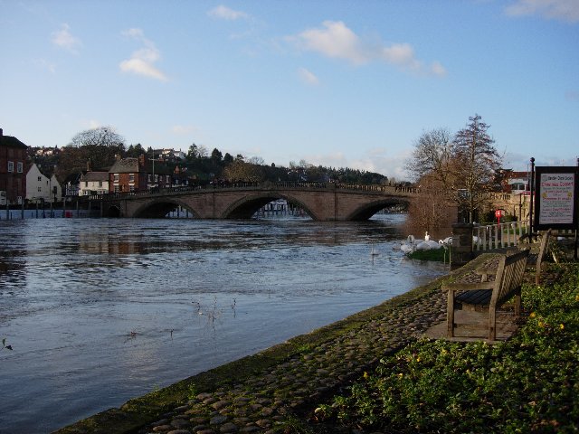 File:River Severn in flood at Bewdley, Worcs - Geograph - 959280.jpg