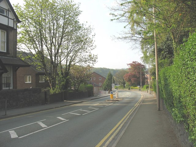 File:An eerily empty Holyhead Road at 09.00hrs on a Tuesday morning - Geograph - 815125.jpg