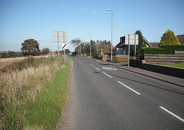 File:Leaving Greengairs to the east - Geograph - 1501774.jpg