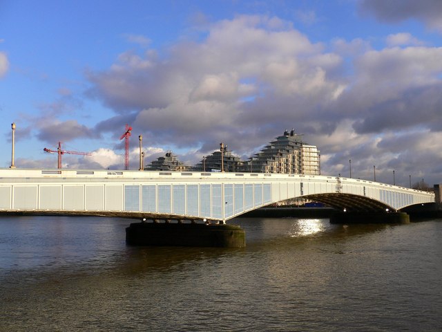 File:Wandsworth Bridge.jpg