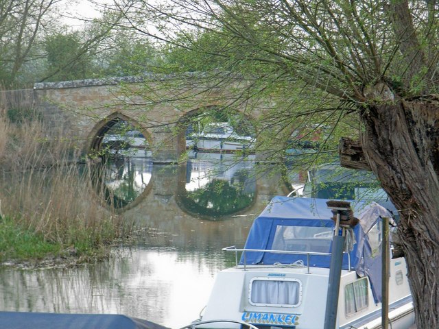 File:Radcot Bridge - Geograph - 401224.jpg