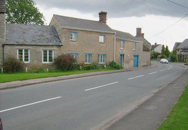 File:Main through road, Kirtlington - Geograph - 1416345.jpg