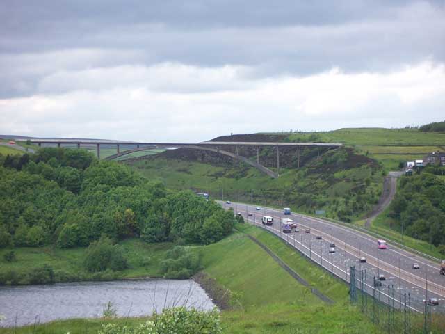 File:Scammonden Bridge over the M62 - Coppermine - 4255.jpg