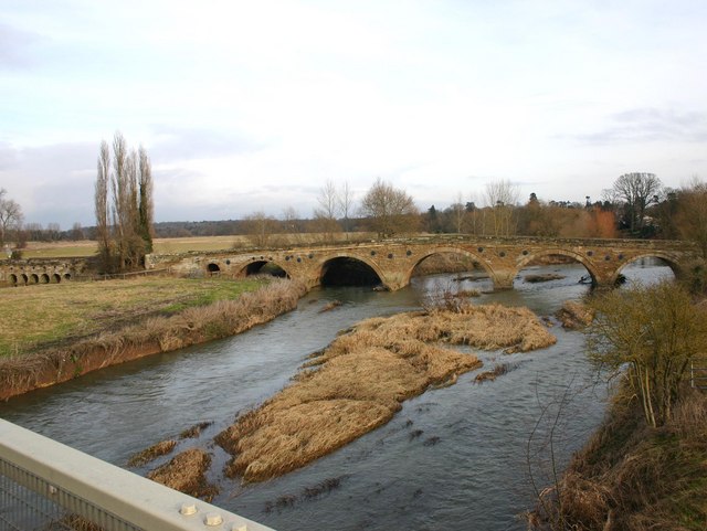 File:The old bridge from the new bridge - Geograph - 1686645.jpg