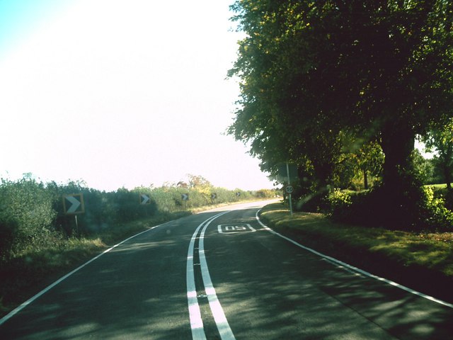 File:Bend in the A415 - Geograph - 1550086.jpg