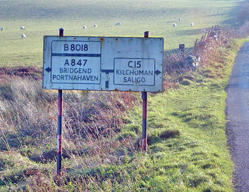 File:Sign on Islay at junction of B8018 and the C15? - Coppermine - 4147.jpg