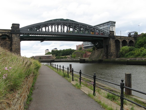 File:Rail and Road bridges over the River Wear - Geograph - 928189.jpg