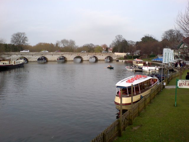 File:The old bridge over the Avon - Geograph - 1216471.jpg