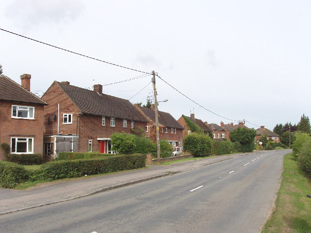 File:Houses on B4444, Princes Risborough - Geograph - 33682.jpg