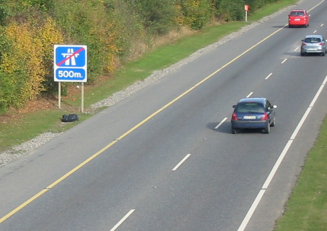 File:End of motorway sign - Coppermine - 356.jpg