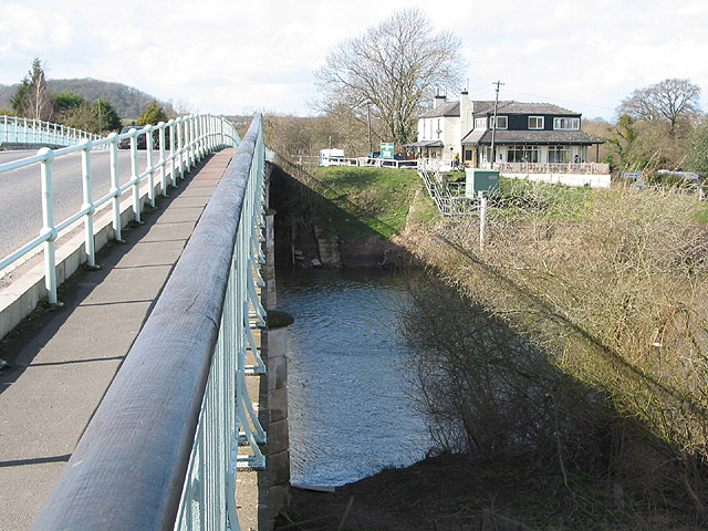 File:Haw Bridge crosses the Severn - Geograph - 717641.jpg