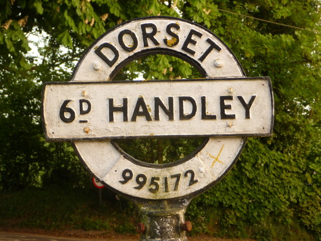 File:Sixpenny Handley- finger-post finial detail - Geograph - 1868534.jpg