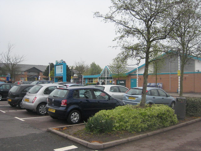 File:Tamworth Services on the M42 - Geograph - 1254709.jpg
