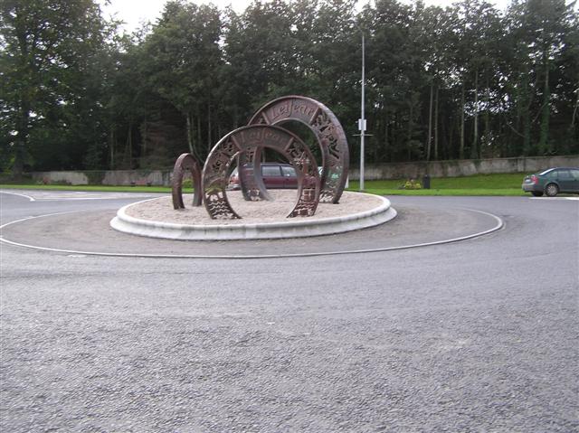 File:Liefear roundabout - Geograph - 993817.jpg