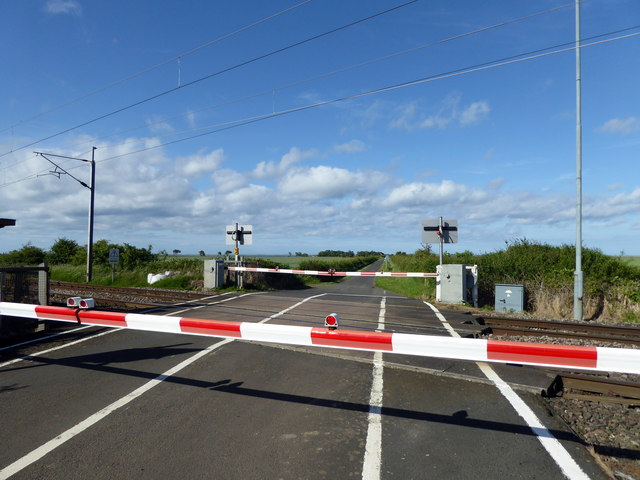 File:Fenham Low Moor Level Crossing - Geograph - 5430738.jpg