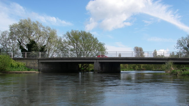 File:A35 bridge over the river Avon - Geograph - 784062.jpg