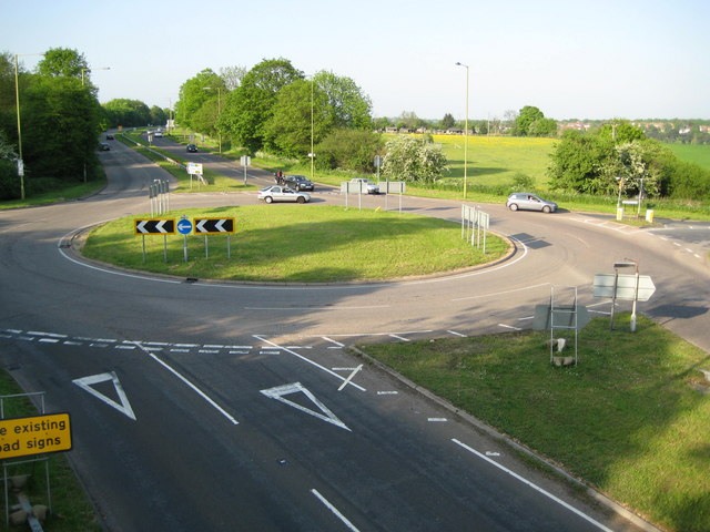 File:A405 North Orbital Road and Tippendell Lane roundabout.jpg