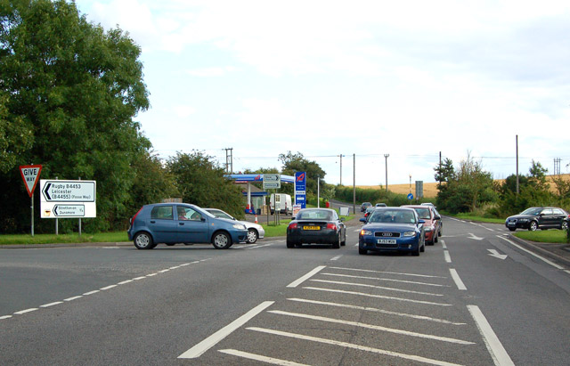 File:Fosse Way traffic crossing the A423 at Princethorpe.jpg