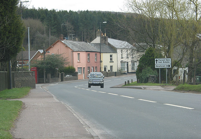 File:Phone box at Steam Mills - Geograph - 728192.jpg