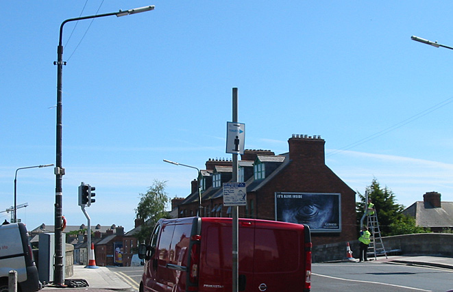 File:New standalone pedestrian crossing being set up in Dublin - Coppermine - 12403.jpg