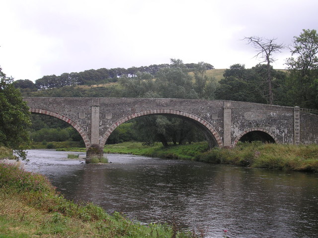 File:Old Tweed Bridge (C) Iain Lees - Geograph - 749974.jpg