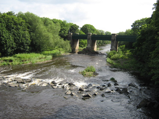 File:Croxdale Road Bridge - Geograph - 1389746.jpg