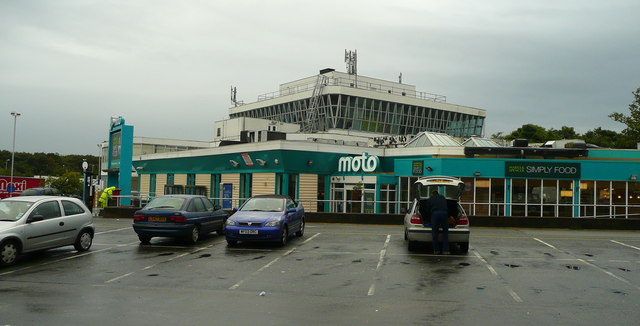 File:Hilton Park Services - Geograph - 958959.jpg