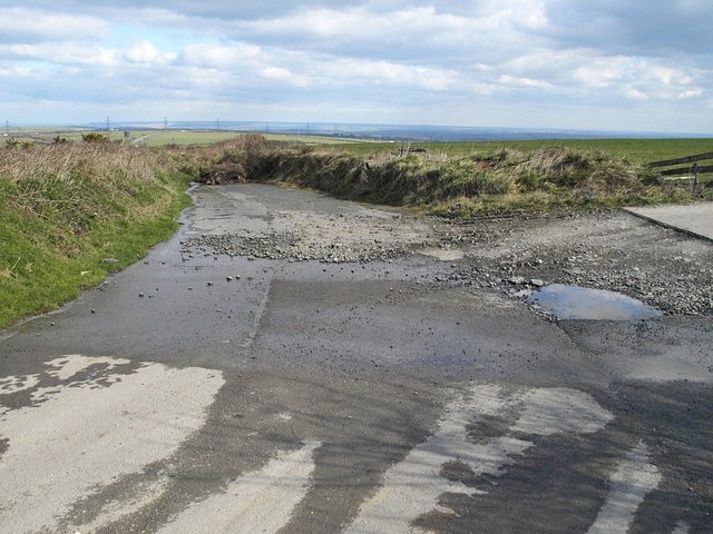 File:Former line of A39, Trewannion Gate - Geograph - 733090.jpg