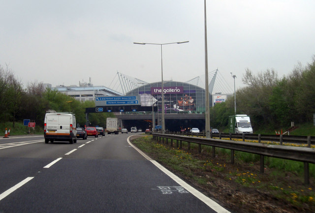 File:Hatfield Tunnel - Geograph - 1253851.jpg