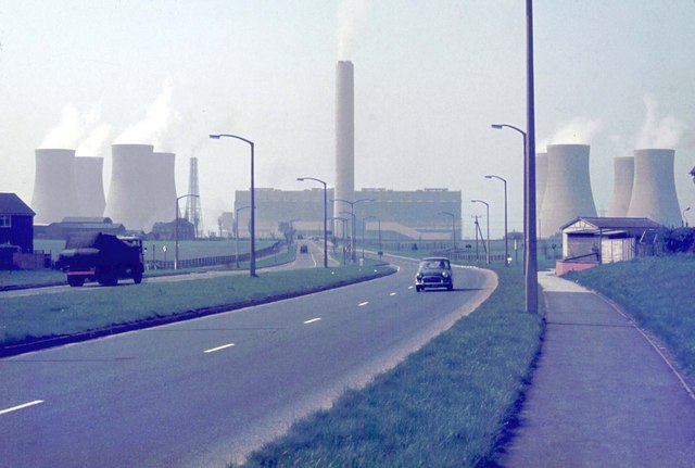 File:Widnes Road, Doe Green 1974 - Geograph - 1777049.jpg