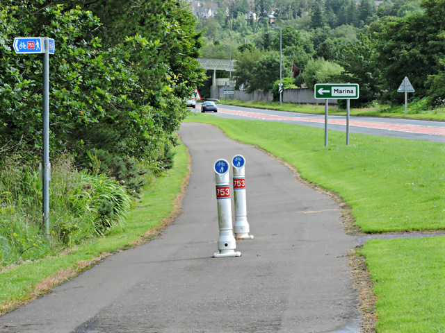 File:Cycle path at Inverkip - Geograph - 4584779.jpg