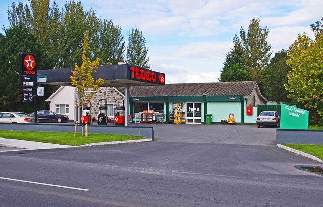 File:Molloy's Daybreak store and Texaco filling station, Ballycommon, Co. Tipperary - Geograph - 3585197.jpg