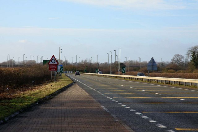 File:The A420 to Faringdon - Geograph - 1671572.jpg