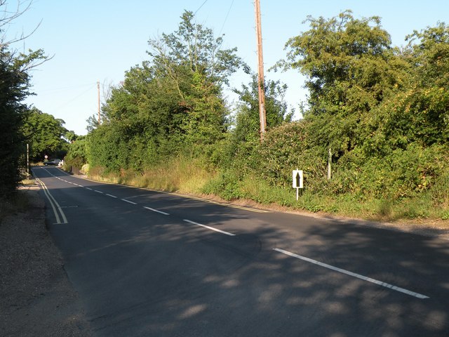 File:Part of the B1064 as it approaches Rodbridge Hill - Geograph - 1394249.jpg