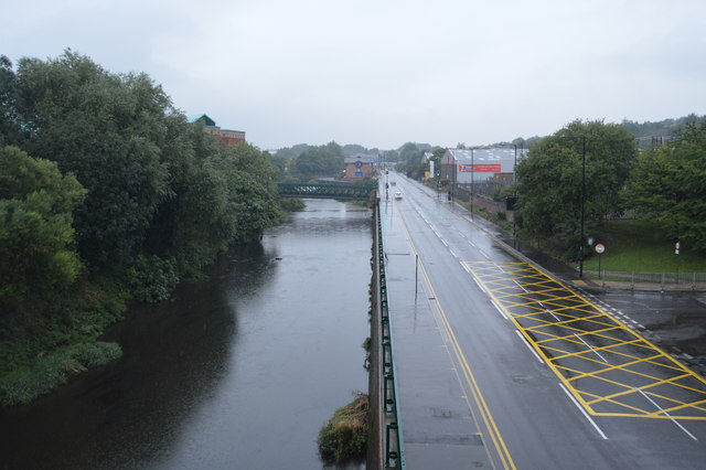 File:River Don and A6109 - Geograph - 4927410.jpg