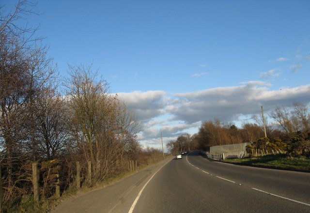 File:The A803 heading for Linlithgow - Geograph - 1214386.jpg