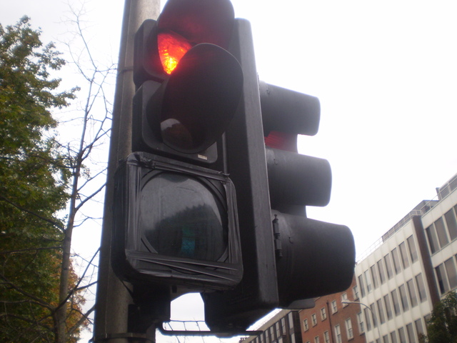 File:Philips (rounded corners) signal head, St Stephens Green, Dublin. - Coppermine - 15673.jpg
